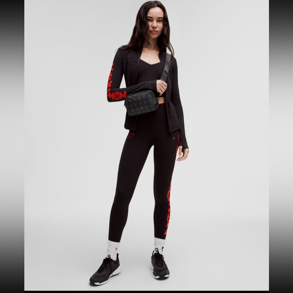 🖤NEW LULULEMON x DISNEY LIMITED EDITION EVERYWHERE BAG 1L - Picture 2 of 7